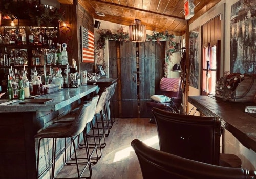 The Best Time to Visit Cocktail Bars in Fort Worth, TX for a Less Crowded Experience